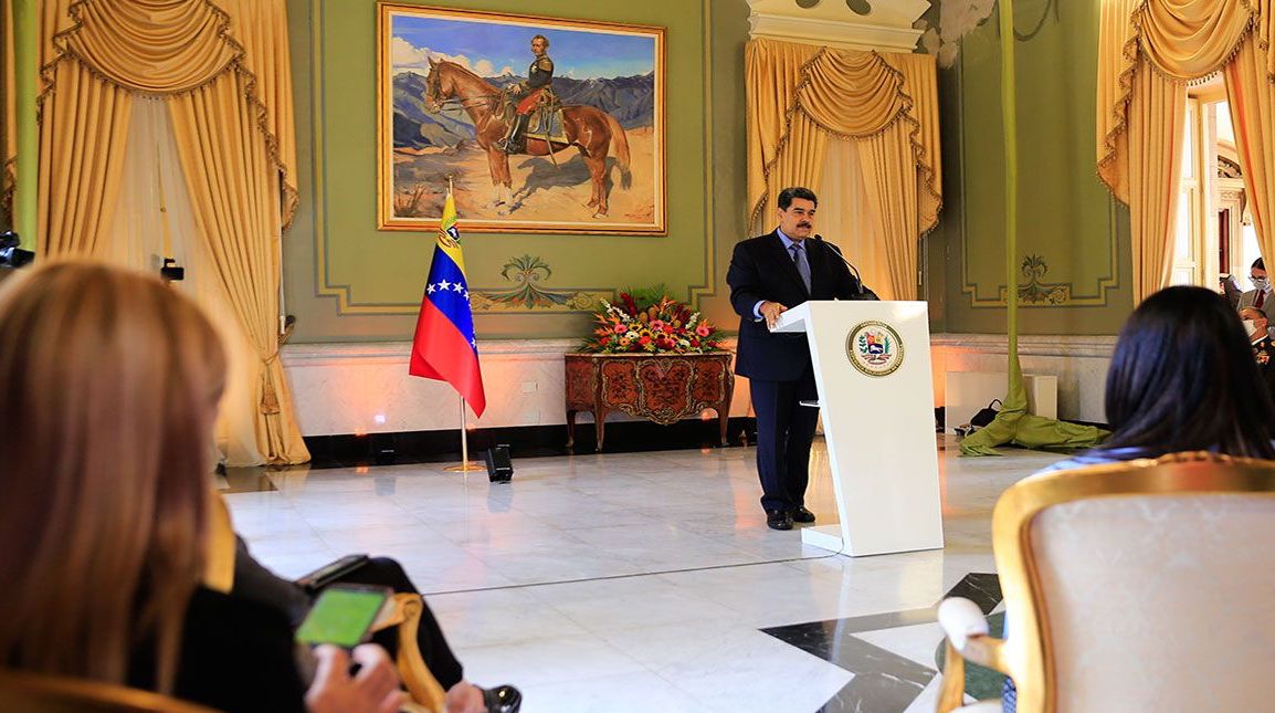 Nicolás Maduro anunciando la existencia de pocas reservas de gasolina en Venezuela.