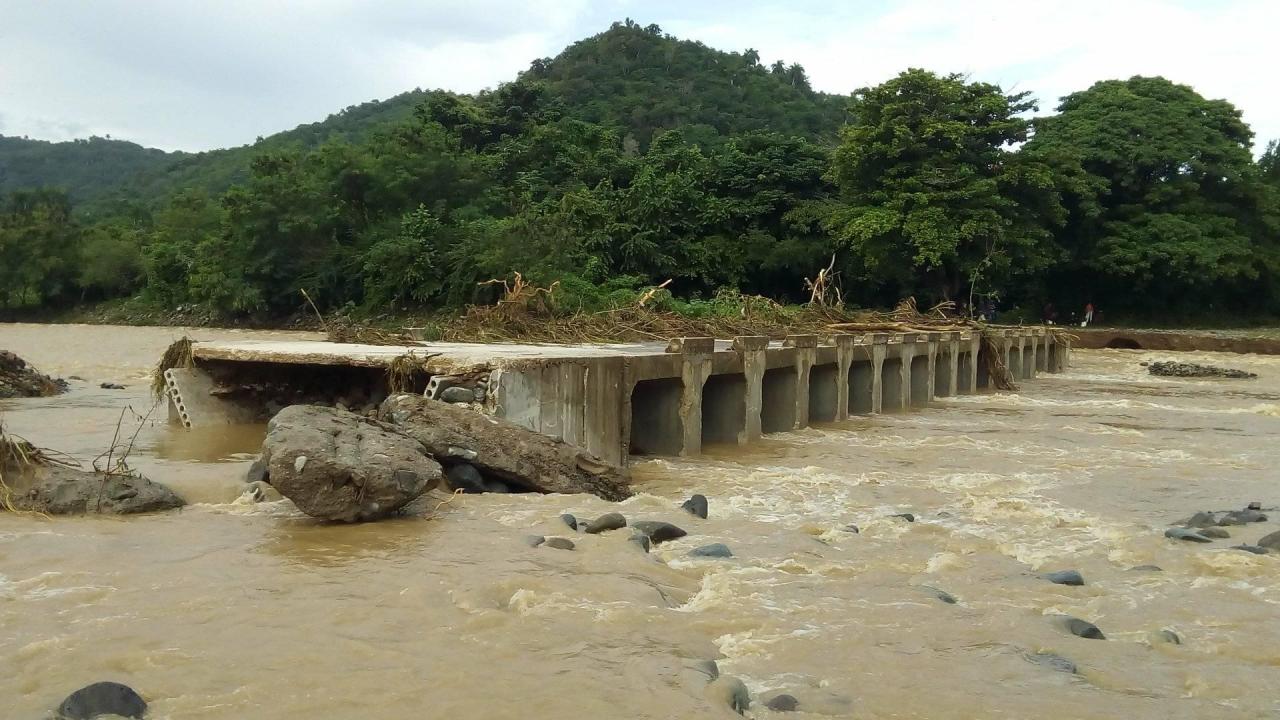 El puente de San Pablo de Yao colapsado.