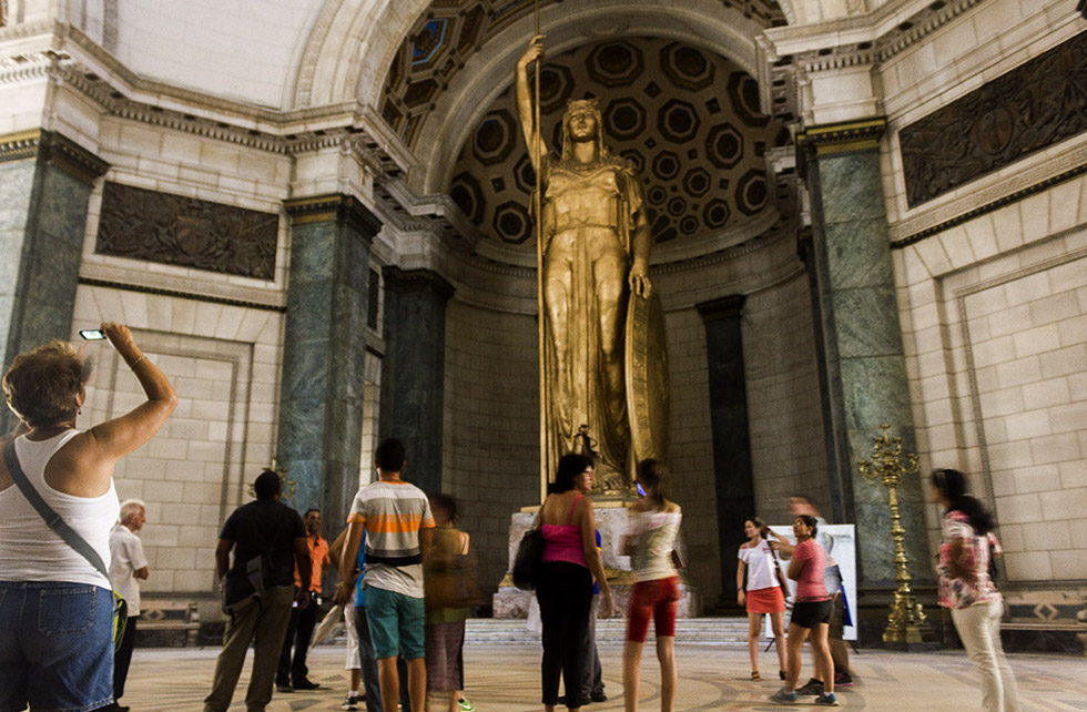 Estatua de la República, Capitolio de Cuba.