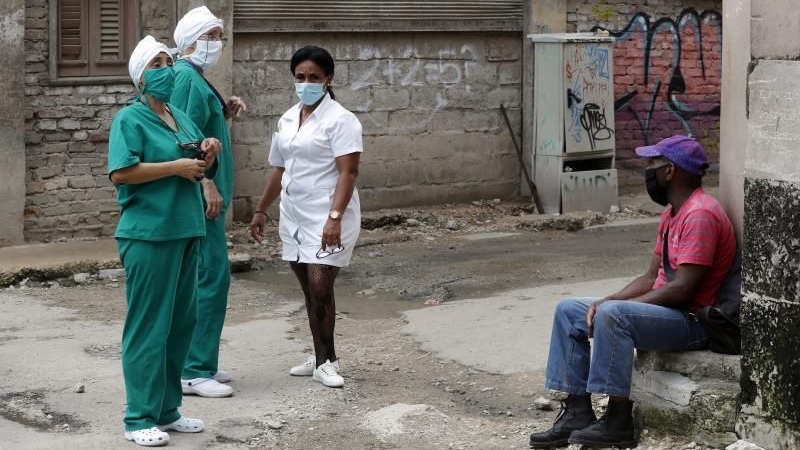 Médicos en Cuba.