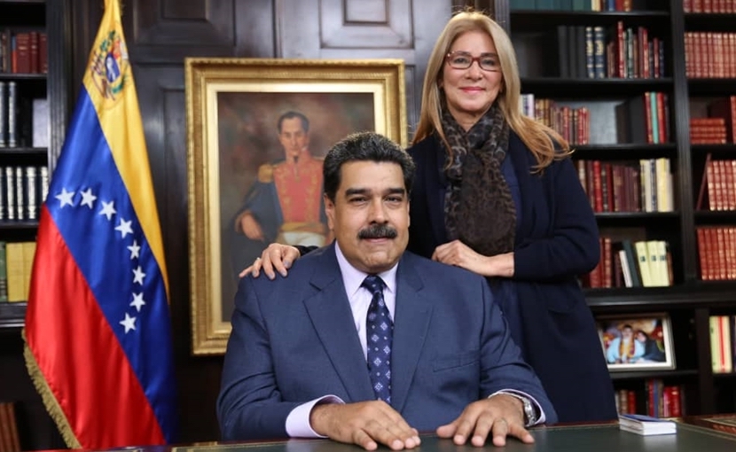 Nicolás Maduro y Cilia Flores en el despacho presidencial.