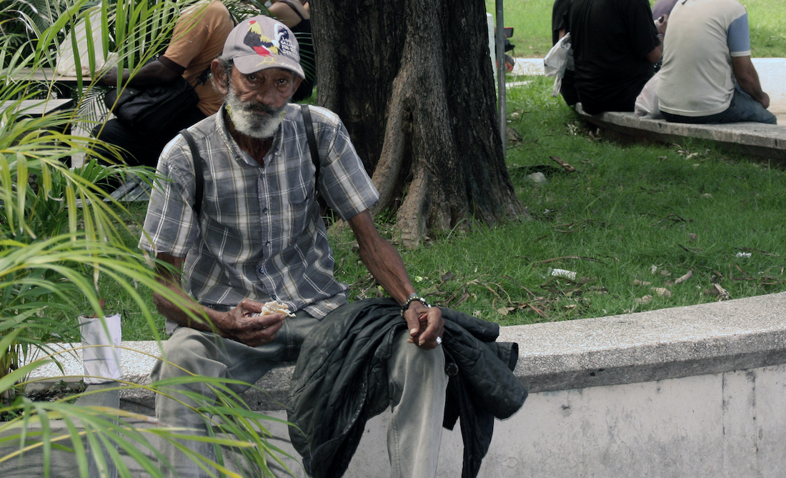 Un anciano en La Habana.