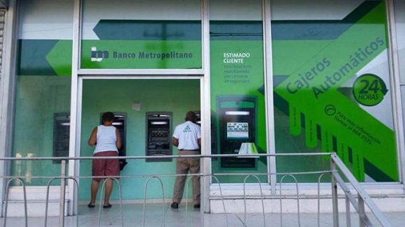 Cajeros del Banco Metropolitano. 