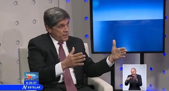 Carlos Fernández de Cossío,  director general de EEUU del MINREX en el NTV.