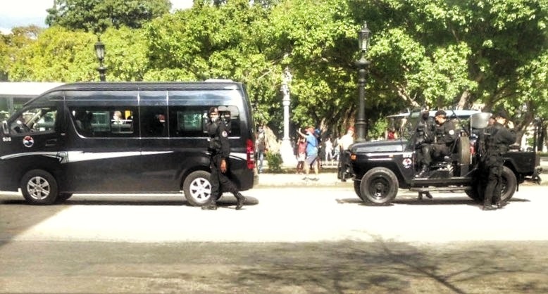 Fuerzas represivas del régimen en las calles de La Habana.