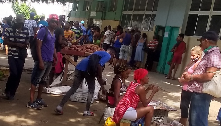 Market in Santiago de Cuba.