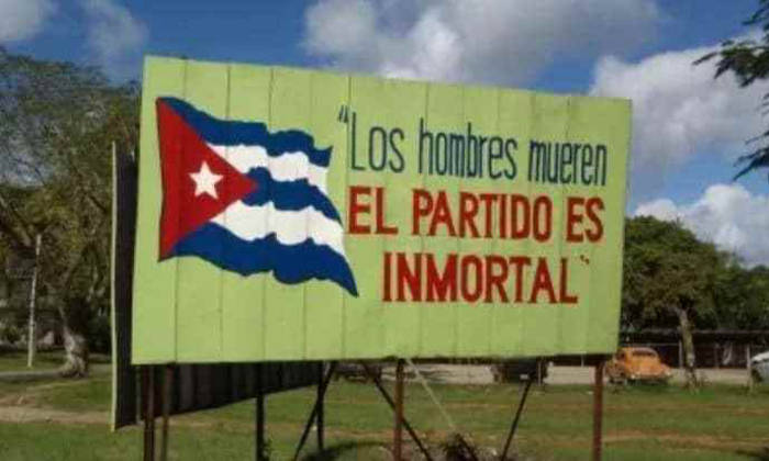 Valla de propaganda del Gobierno cubano.
