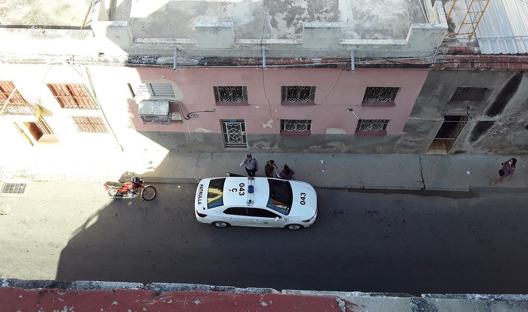 Vigilancia policial sobre activistas del Movimiento San Isidro en La Habana.