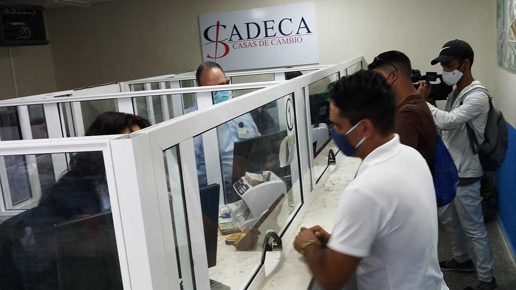 Un oficina de CADECA en Cuba.
