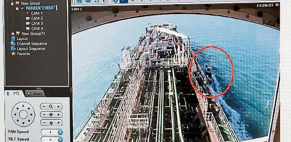 Las cámaras del petrolero surcoreano graban el momento en que la patrulla iraní aborda el barco.