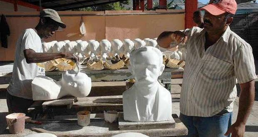 Fábrica de bustos de José Martí.