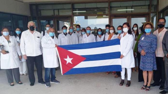 Médicos cubanos en Barbados. 