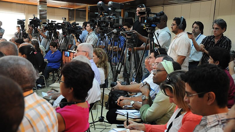 Periodistas en una conferencia de prensa en Cuba.