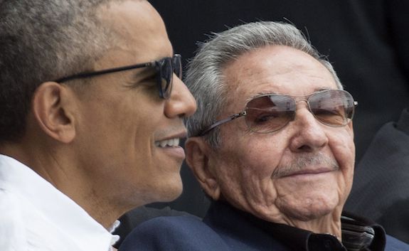 Raúl Castro y Barack Obama cuando EEUU sacó a Cuba de la lista de Estados que apoyan el terrorismo.