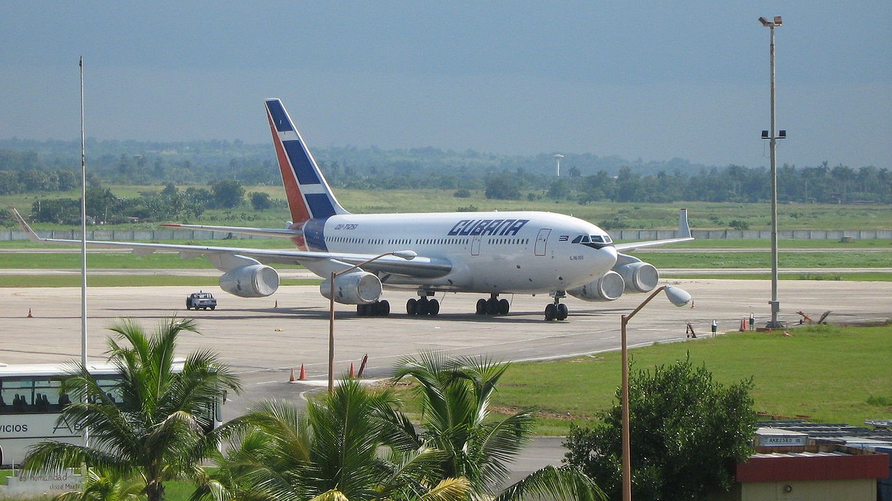 Un vuelo de Cubana de Aviación en el Aeropuerto José Martí de La Habana.