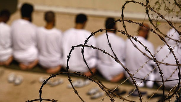 Prisioneros en la cárcel de Guantánamo.