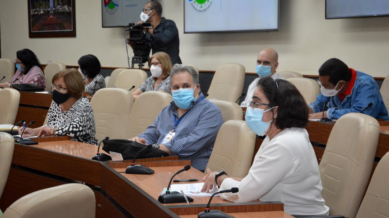 Científicos en una reunión del Gobierno cubano sobre el Covid-19, el 16 de febrero en La Habana..
