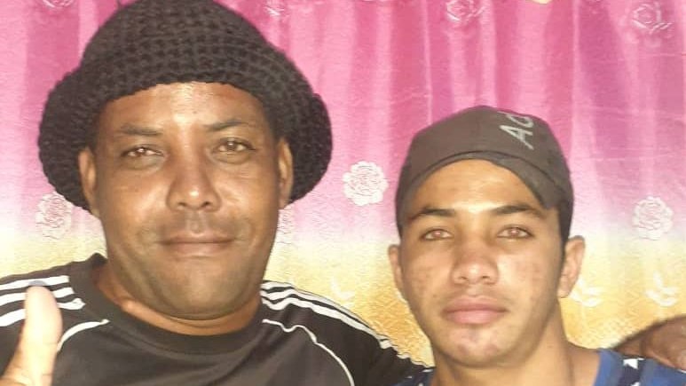 Diosvany Zalazar Rodríguez y su hijo recién liberado.