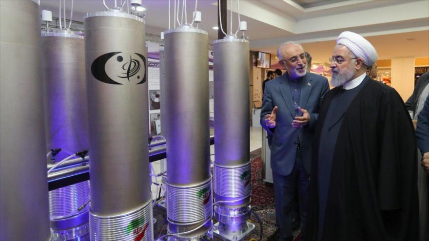El presidente iráni, Hasan Rohaní, en un centro de investigación nuclear