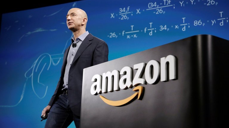 Jeff Bezos en una conferencia de Amazon.