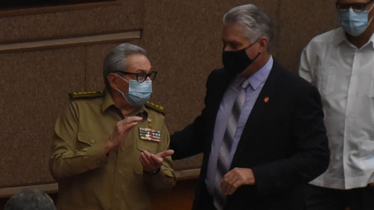 Raúl Castro y Miguel Díaz-Canel, en una imagen de archivo. 