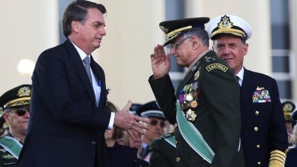 Bolsonaro designa al nuevo ministro de Defensa.