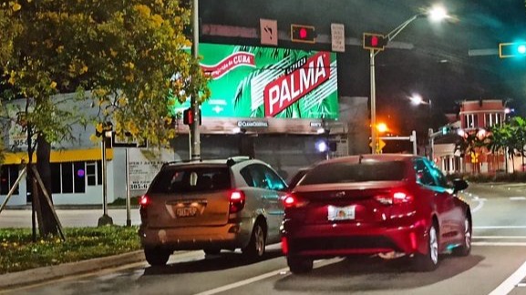 Un cartel de promoción de la cerveza Palma en Miami.