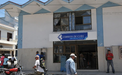 Oficina de Correos de Cuba en Cienfuegos.