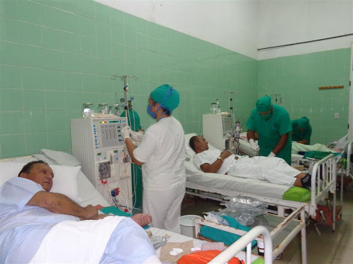 Sala de hemodiálisis en Cuba