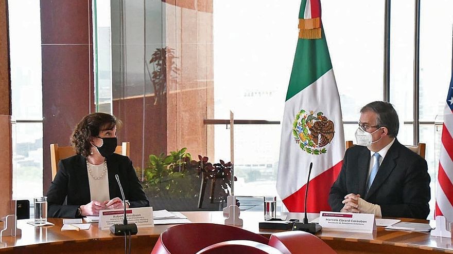 Los representantes de México y EEUU durante el encuentro.