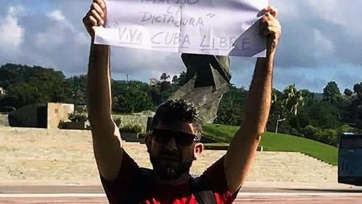Dariem Columbié durante una manifestación pública en Santiago de Cuba.