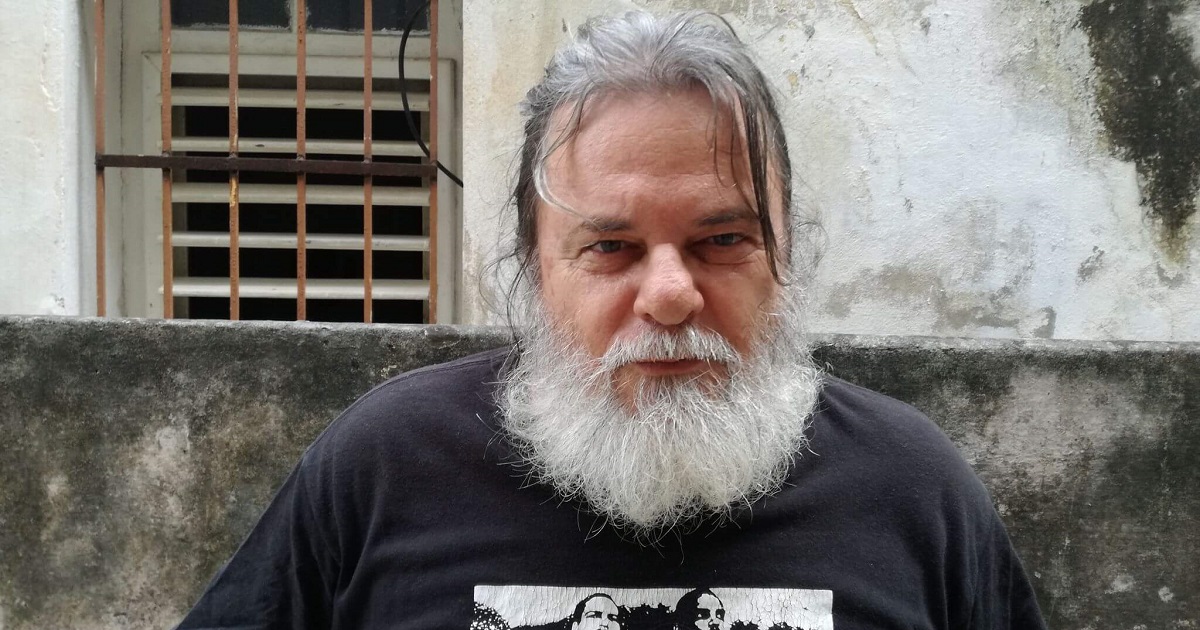El escritor y cineasta cubano Eduardo del Llano.