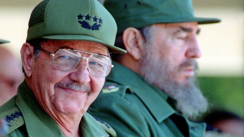 Raúl y Fidel Castro.