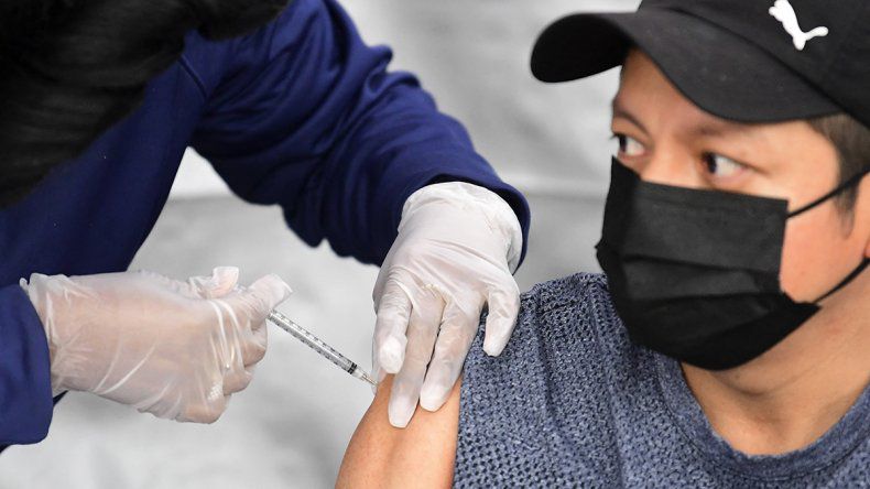 Miami-Dade lifts curfew and Florida begins vaccination of those over 18