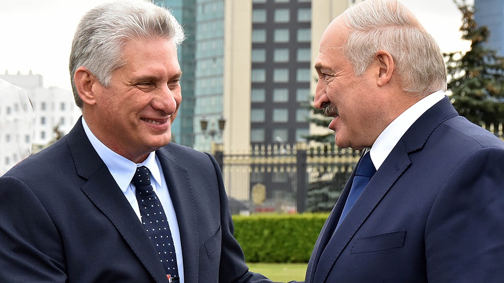 El mandatario cubano Miguel Díaz-Canel con Alexánder Lukashenko en Bielorrusia.