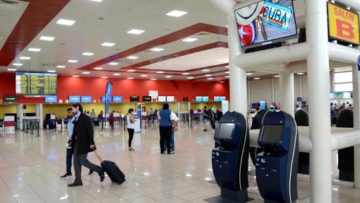 Viajeros en el Aeropuerto de La Habana.