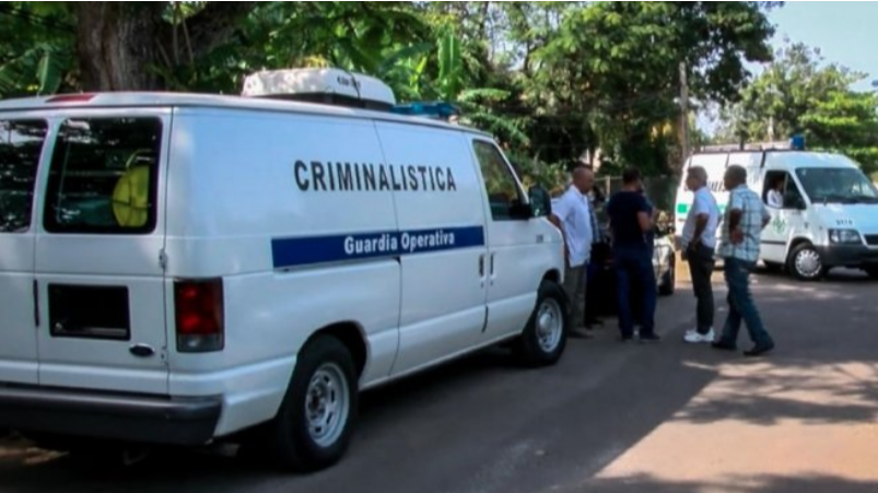 Un automóvil de criminalística en Cuba.