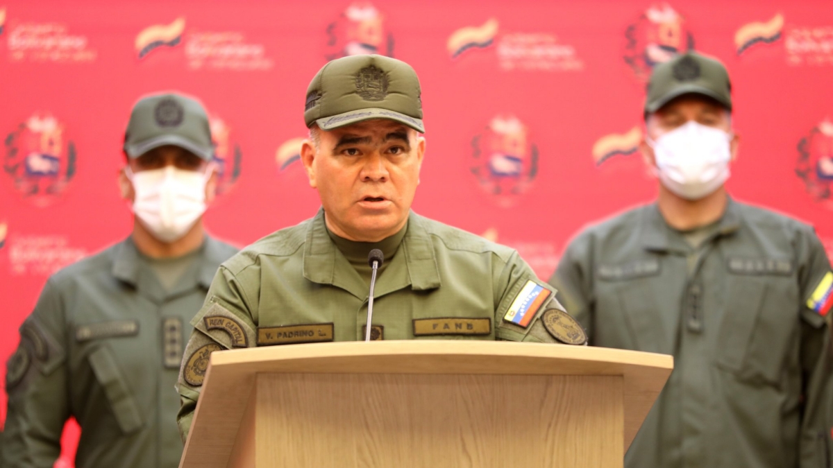 El ministro de Defensa Vladimir Padrino confirma el secuestro de ocho militares venezolanos.