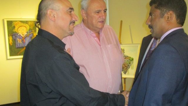 El hijo de Fidel Castro, Alejandro Castro (izq.), y el magnate Ovidiu Tender (centro) en Rumanía en 2014.