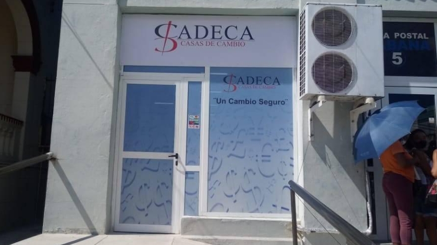 Una oficina de CADECA en La Habana, Cuba.