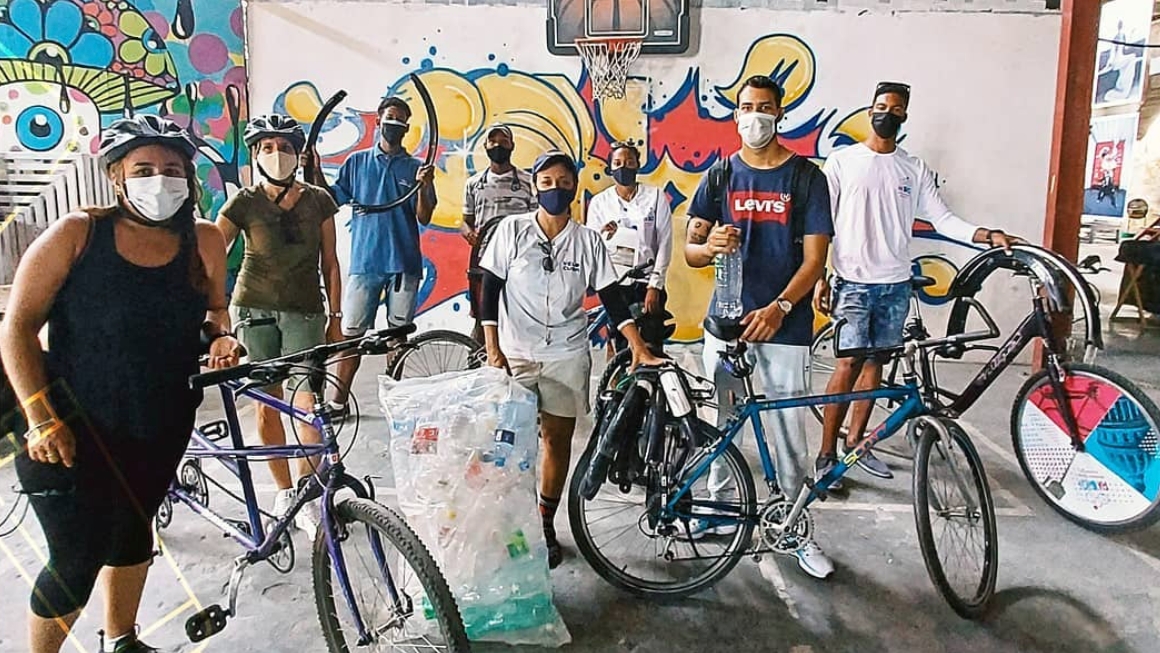 Ciclistas cubanos que participaron en la iniciativa 'Reciclamos'.