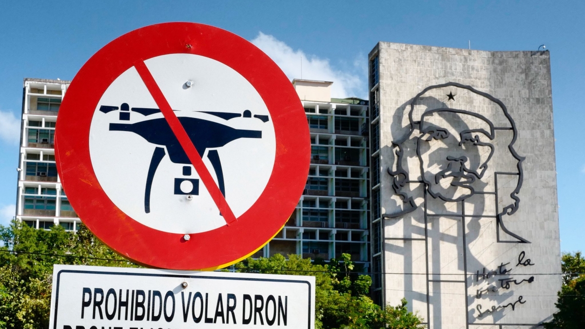 En la Plaza de la Revolución está prohibido volar drones.