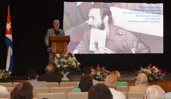 Miguel Díaz-Canel en un discurso por los 60 años de 'Palabras a los intelectuales' de Fidel Castro.