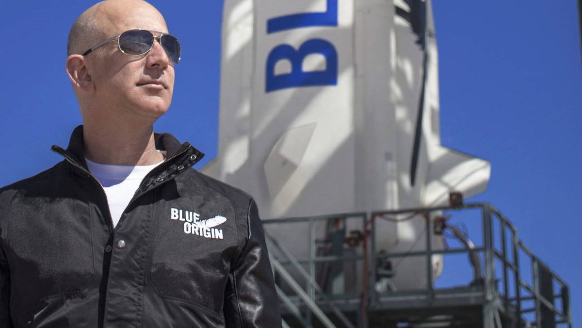 Jeff Bezos ante el Blue Origin.