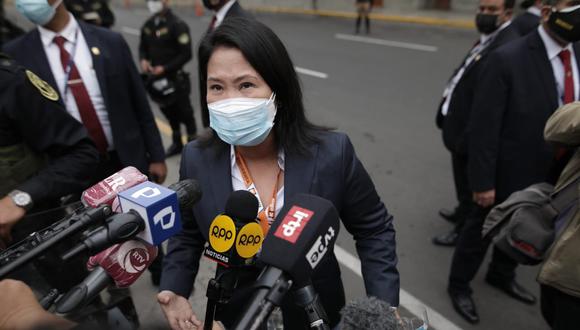 Keiko Fujimori ante la prensa.