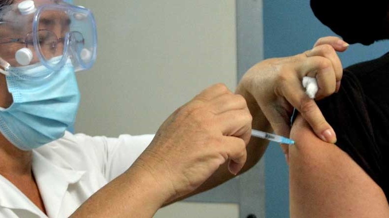 Vacunación con candidatos vacunales en Cuba. 