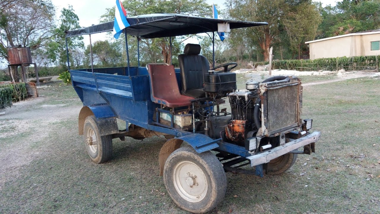 Un vehículo fabricado en Cuba de manera artesanal.