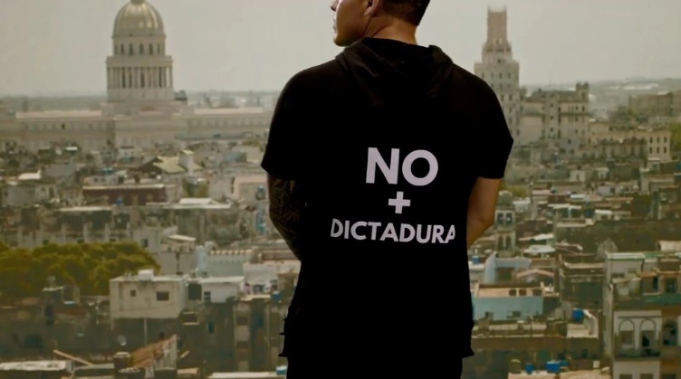 Imagen del videoclip de la canción "Libertad".