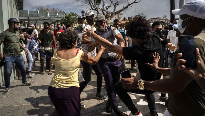 Represión policial en La Habana el 11J.