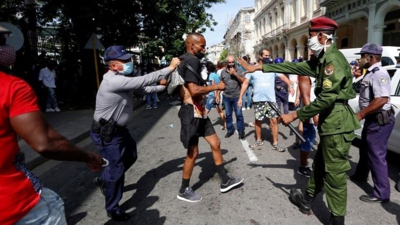 Protesta en La Habana reprimida por la Policía.